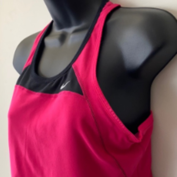 Nike  Red Tank, M.  Winter Sale - Picture 2 of 8
